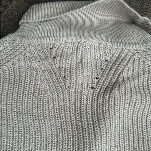 New! AG Men’s cardigan. Flattering fit, gorgeous silhouette. - Picture 9 of 10